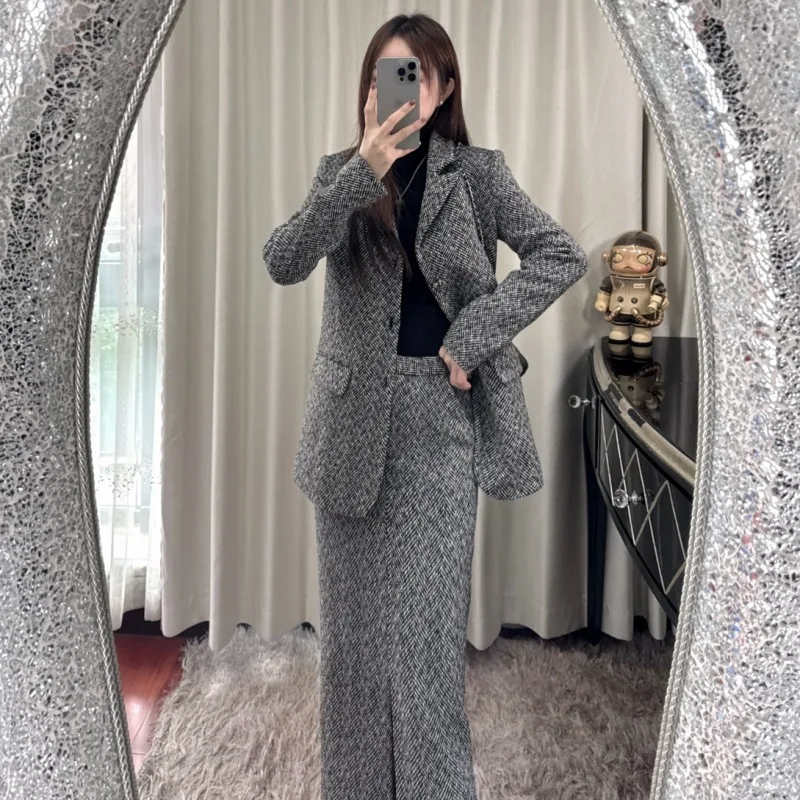 Luxury Tweed Sets Women 2 Piece Blazers Long Skirts Suits 2025 Spring Grey Stripe Crystal Single Breasted Coats Formal Occasions