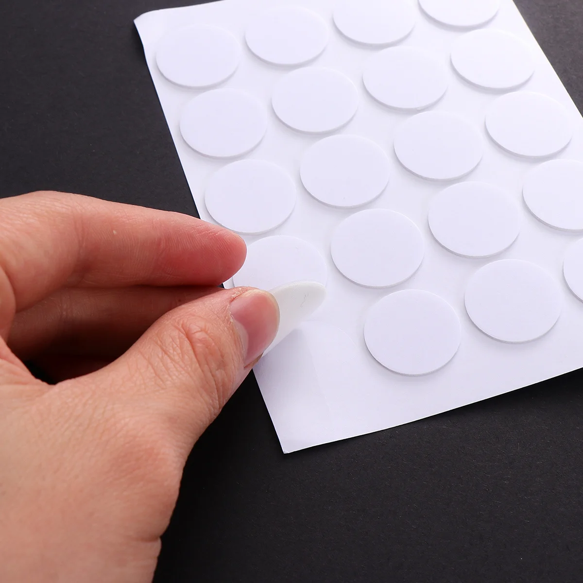 

400Pcs Adhesive Dot Stickers for Candles Double Sided Wick Tabs Easy Peel and Stick Wick Bottom Fixers for All Wax Bases