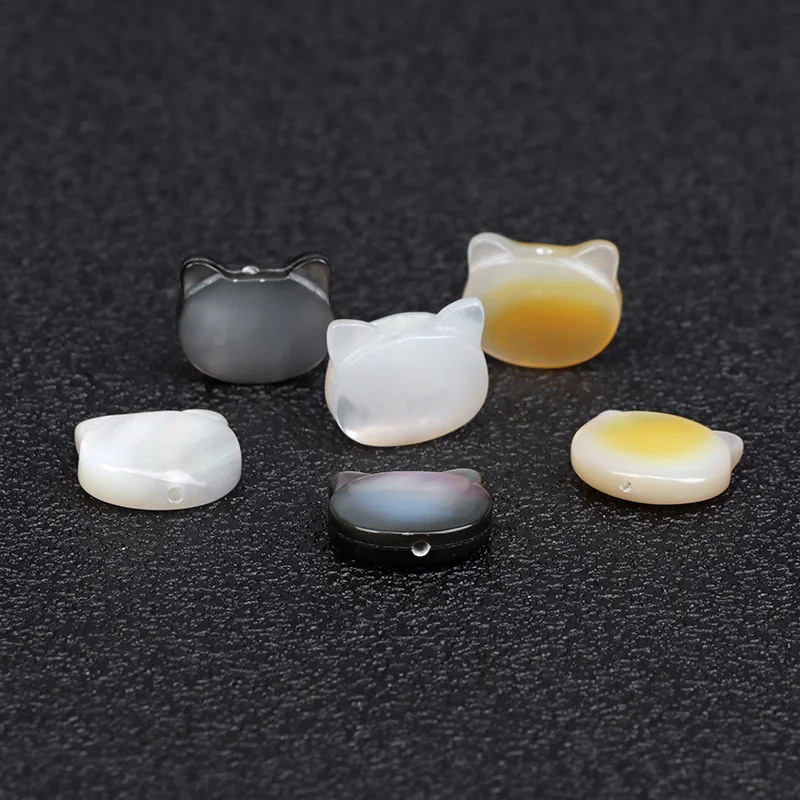 �y�Z�[�����z�u���X���b�g,�C�������O,�W���G���[���̂��߂̓����̌`���������킢���������{���ꂽ�V�F���`���[��