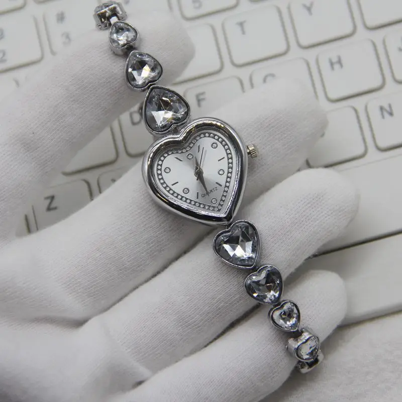 

UTHAI CQ404 Fashionable Women watch, heart-shaped diamond bracelet, elegant temperament quartz watch，watches for woman