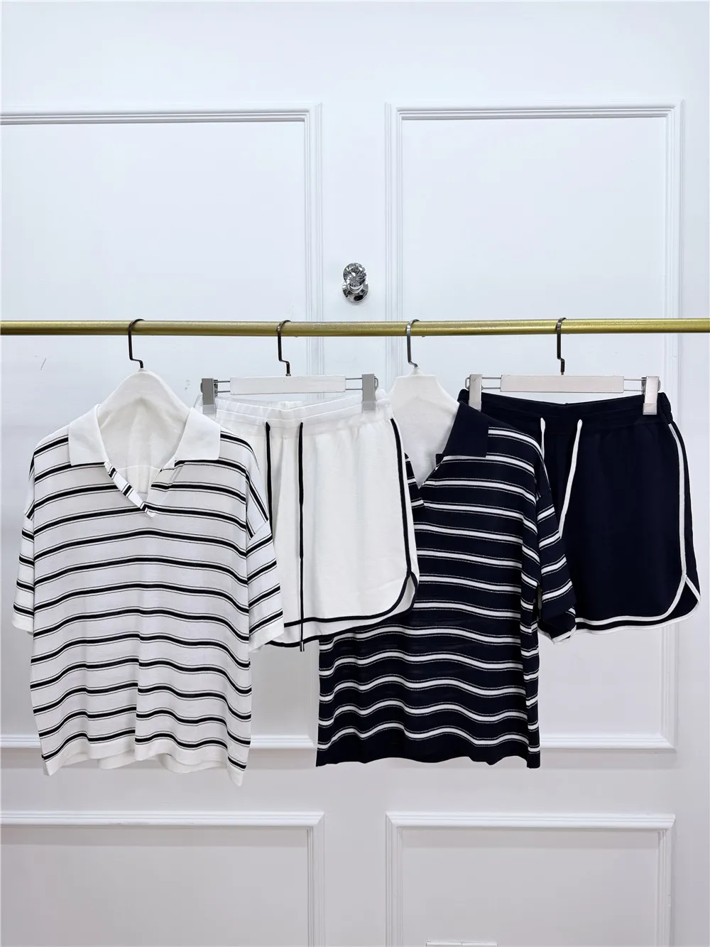 

Women's Lape Short-Sleeve T-Shirt And Elastic Waist Shorts 2-Piece Set