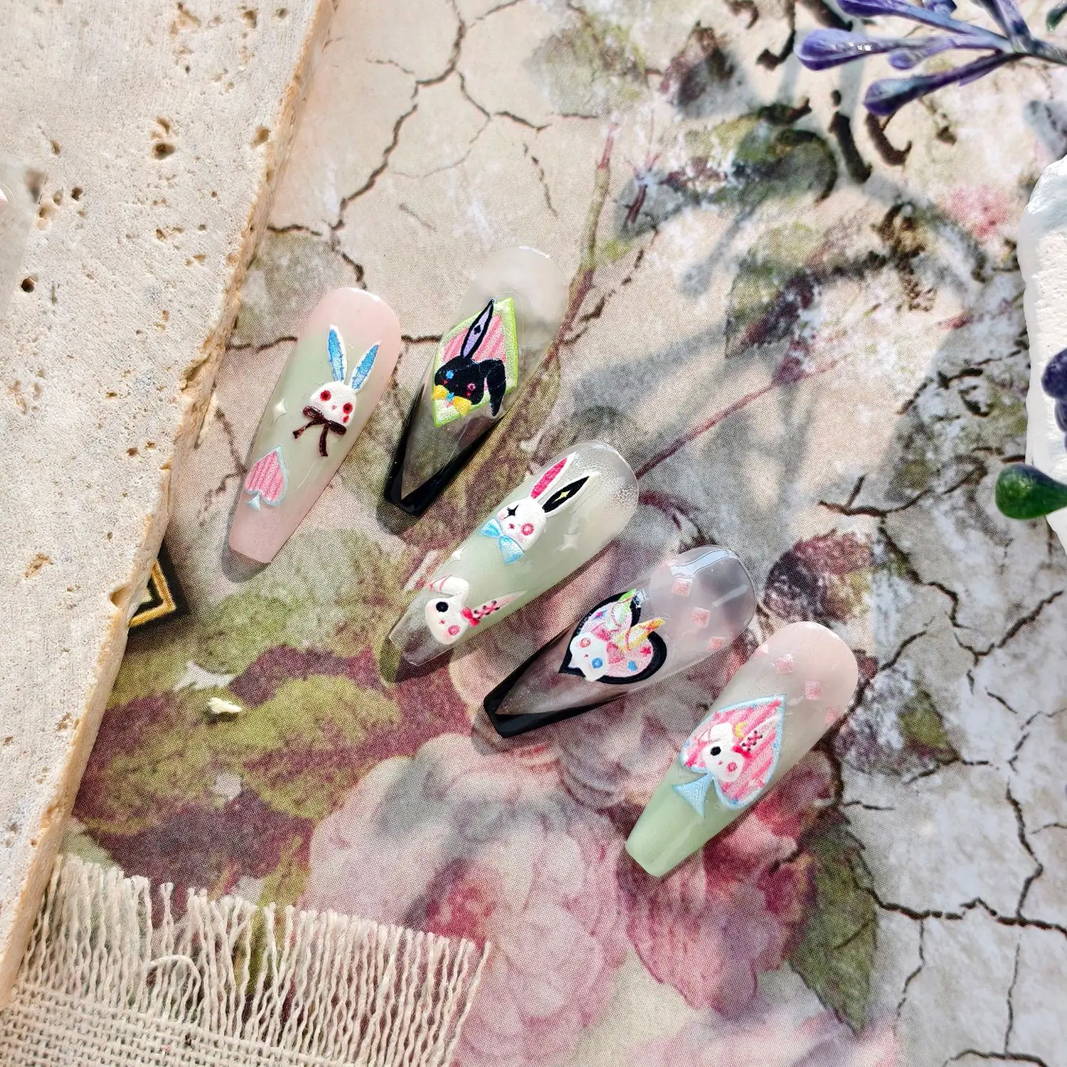 สติกเกอร์ตกแต่งเล็บลายกระต่ายสีดำ ไพ่โป๊กเกอร์ กระต่ายผูกโบว์ ลายตารางสีชมพู สัตว์ รถฟักทอง ดวงอาทิตย์ นก ม้า ดาว