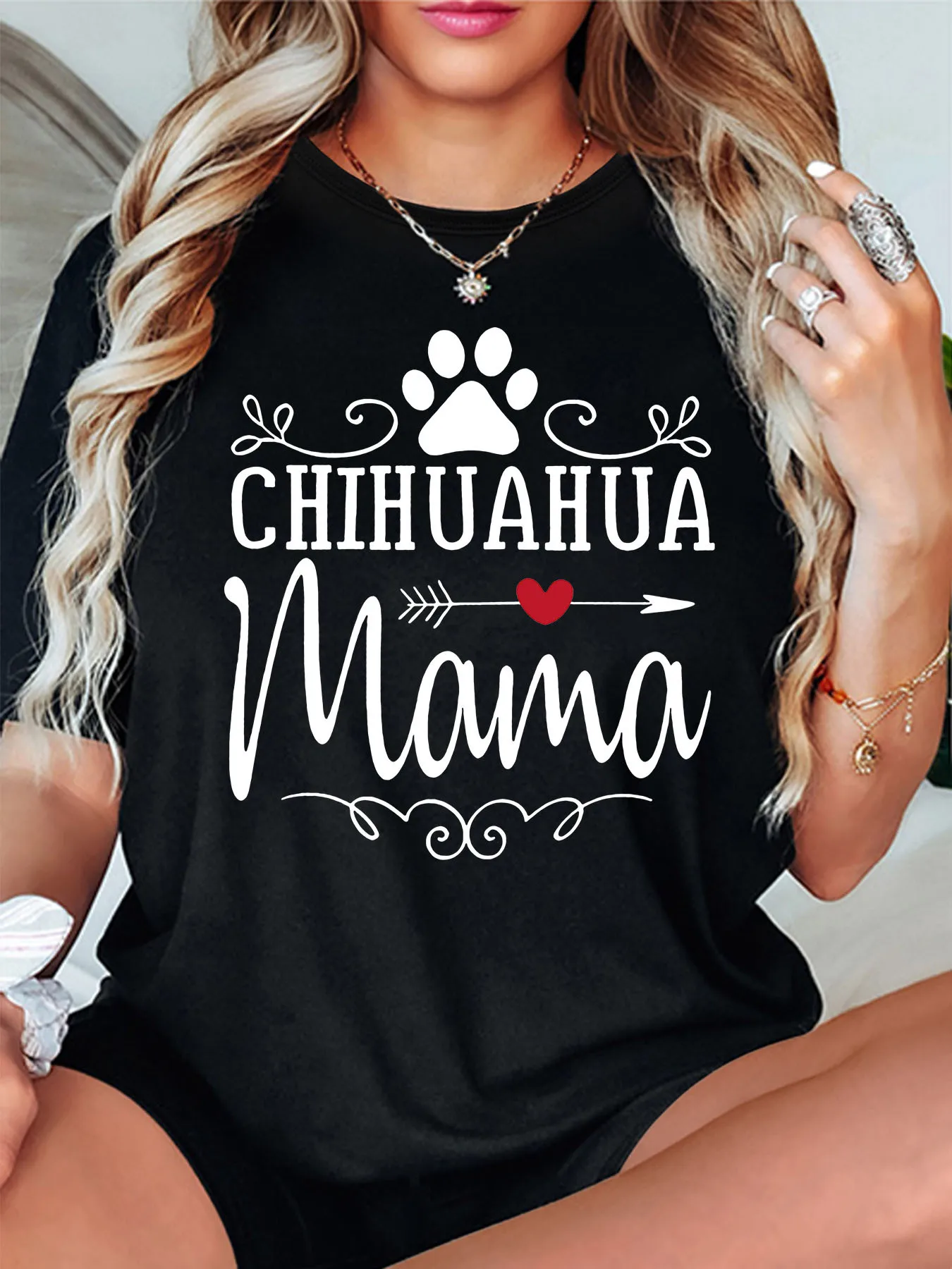 

Chihuahua Mama pattern T-shirt for women casual round-neck T-shirt machine washable perfect choice for spring and summer