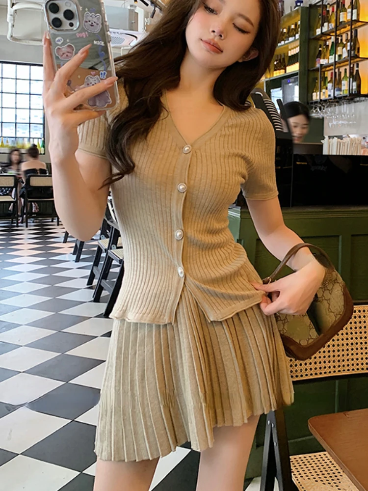 Summer Korean Fashion Retro Two Piece Set Women Elegant Party Mini Skirt Set Female Bodycon Casual Tops+Pleated Skirt Suit 2023