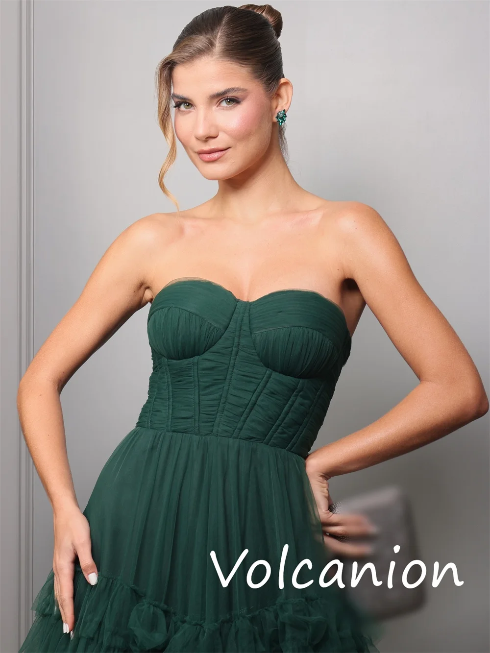 맞춤형 절묘한 단순 네트 플리츠 A 라인 끈이 없는 긴 드레스 맞춤형 행사 고품질 공식