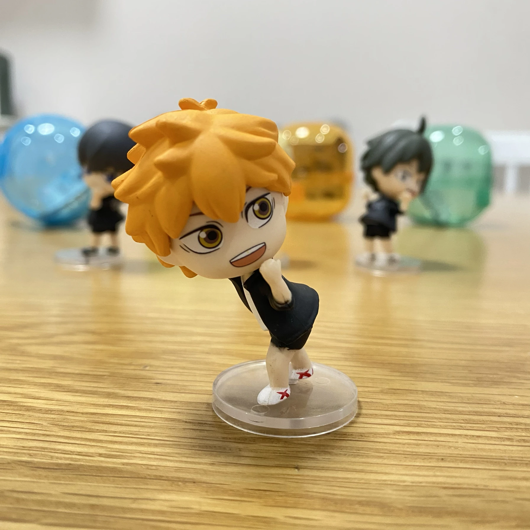Haikyuu Gashapon jouets Hinata Shoyo Kageyama Tobio dites bonjour et se transforme pour introduce les uniformes modèles ornements