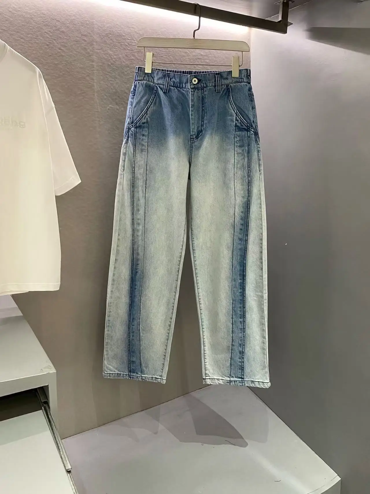 

Unisex fashion style: stylishly presenting gradient loose straight jeans. Casual, high street.