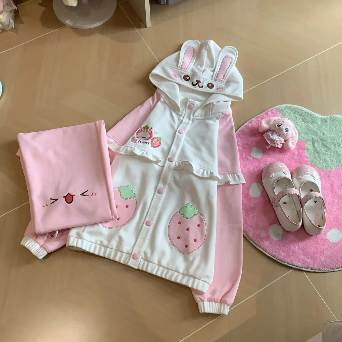 Niedliche Cartoon-Stickerei, Hasenohren, langärmeliger Kapuzenpullover + Freizeithose, passend zu süßen Mädchen-Zweiteiler-Sets für Damen