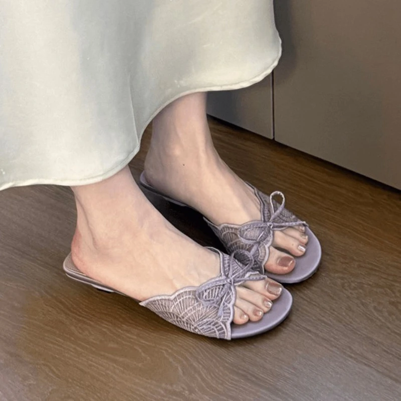 2026 novo designer de verão feminino chinelos casuais grosso vestido de salto baixo estilo rua slides pantuflas chinelo feminino