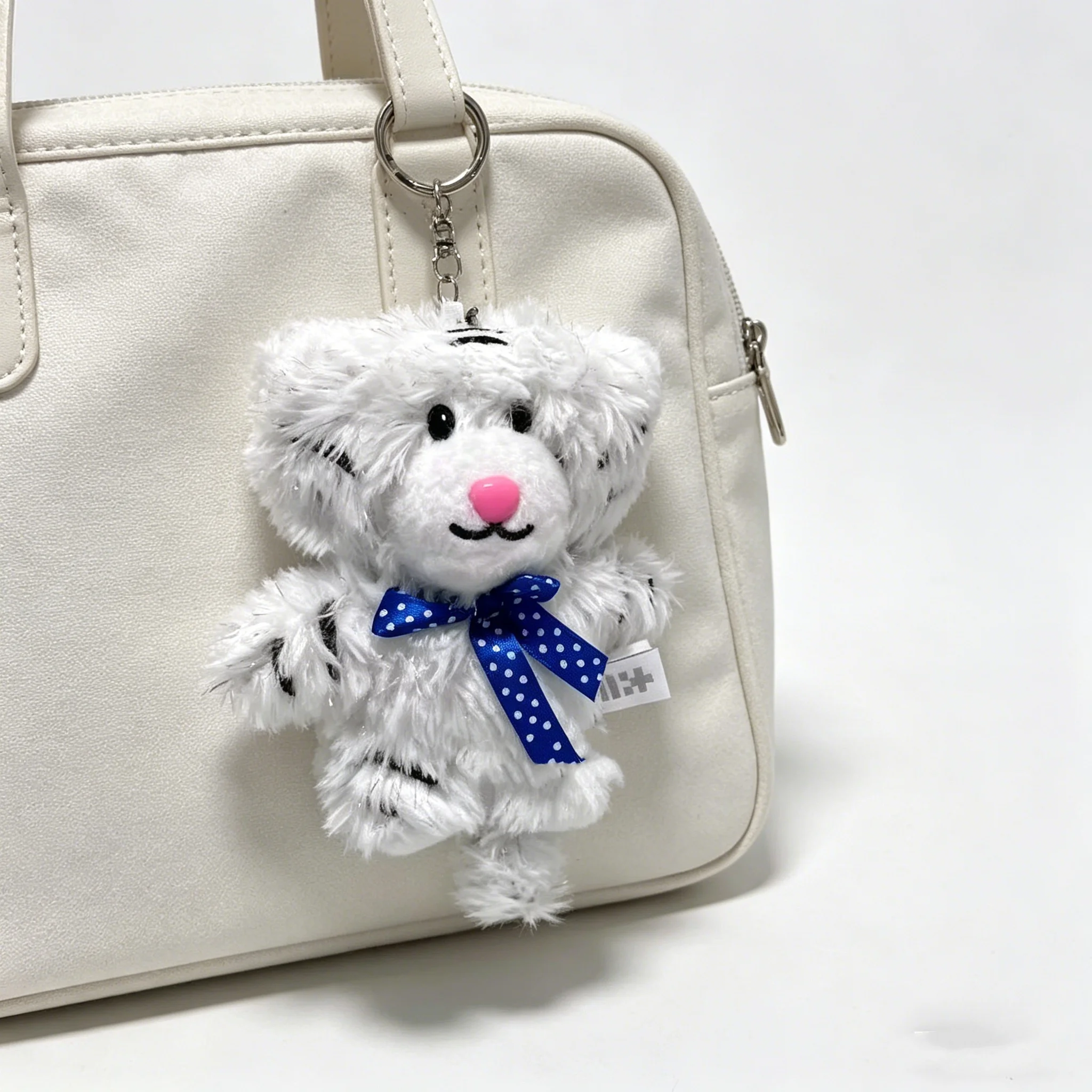 Porte-clés en peluche mignon de groupe de K-pop, breloque de sac dessin animé Kawaii, cadeau pour fans d'idols, accessoires pour femmes, anniversaire
