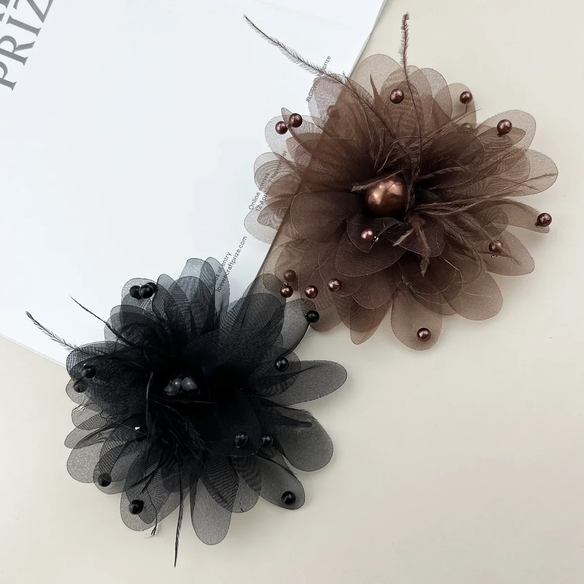 Vintage Fabric Flower Brooches for Women Elegant Silk Yarn Feather Lapel Pins Coat Sweater Badge Corsage Brooch Jewelry Gifts