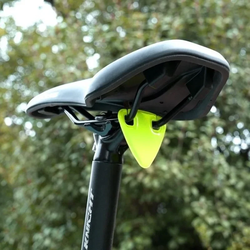 قلادة تحذيرية للسلامة لركوب الدراجات الجبلية والدراجات، ديكور مثلث عاكس عالي السطوع في حالات الطوارئ #2