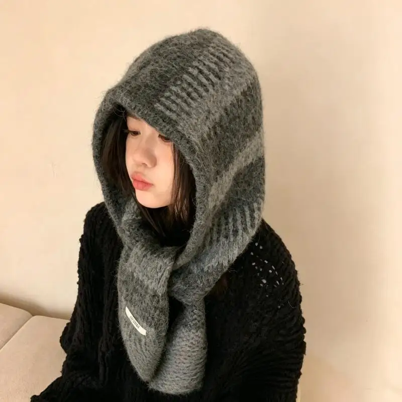 Dicker, Warmer Gestrickter Kapuzenschal mit Schwarz-Weiß-Streifen für Winterliche Outdoor-Aktivitäten und Tägliches Tragen – Detail 4