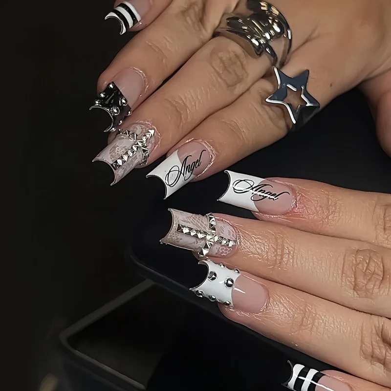 24 Stück Y2k Schwarze Französische Kunstnägel Süße Coole Mittellange Eckige Engel-Buchstaben Silber Strass Spitze Gebogene Aufklebenägel Luxus-Nagelspitzen – Detail 1