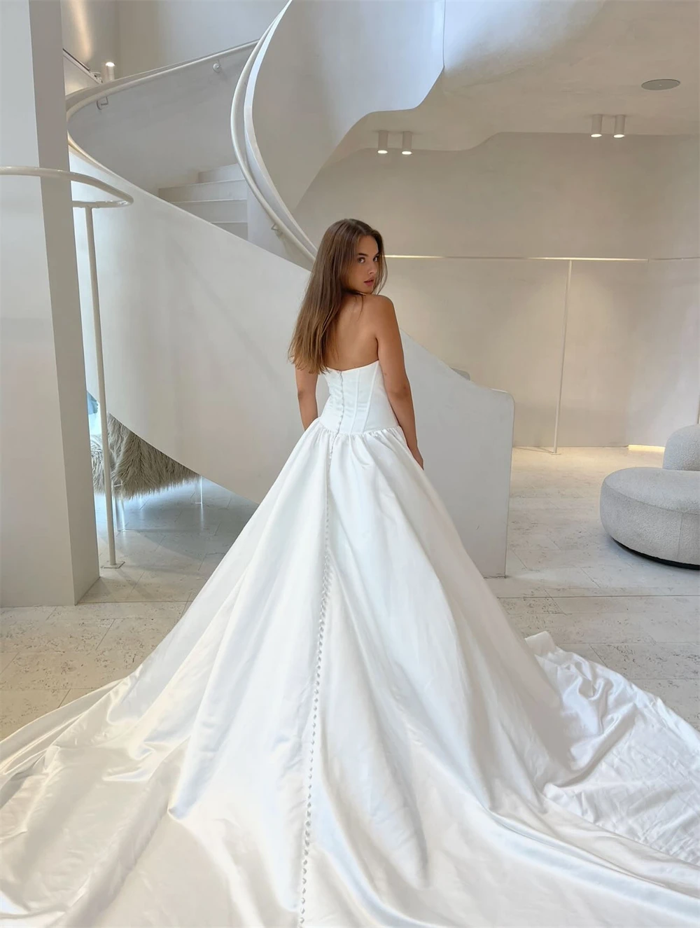 Customized Sexy White Satin Wedding Dress Formal Strapless Sleeveless Robe de mariée Boho A-Line Court Train Vestido De Novia