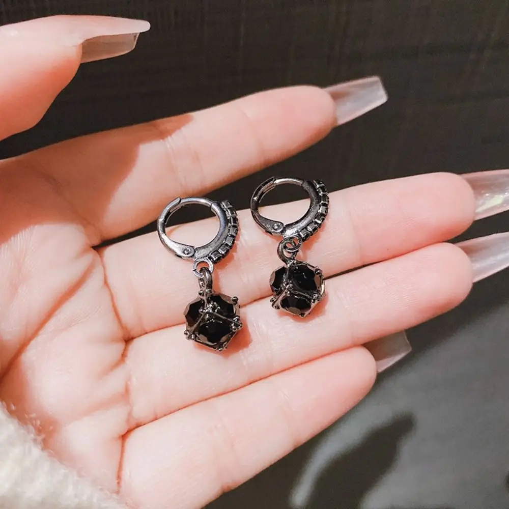 Light Luxury Cat Eye Stone Ear Buckle Temperament Fashion Hydrangea Stud Earring Gentle Geometric Flower Ear Stud Women