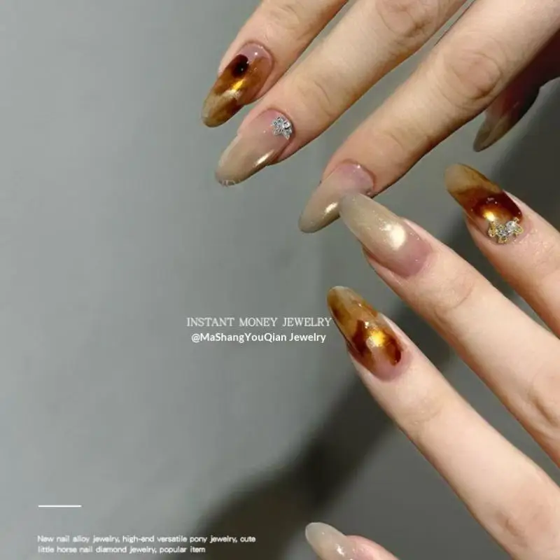 10 قطع الكرتون الحصان مسمار الفن زينة 3D البريق الإبداعية السنة الصينية الجديدة مسمار سحر حجر الراين DIY أدوات مانيكير