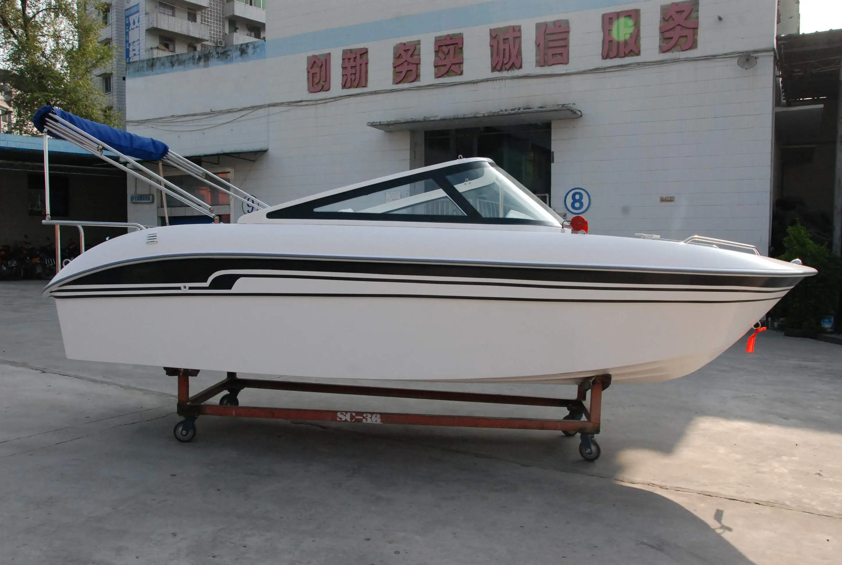 Glass fiber reinforced plastic sports boat recreational speedboat officially launched