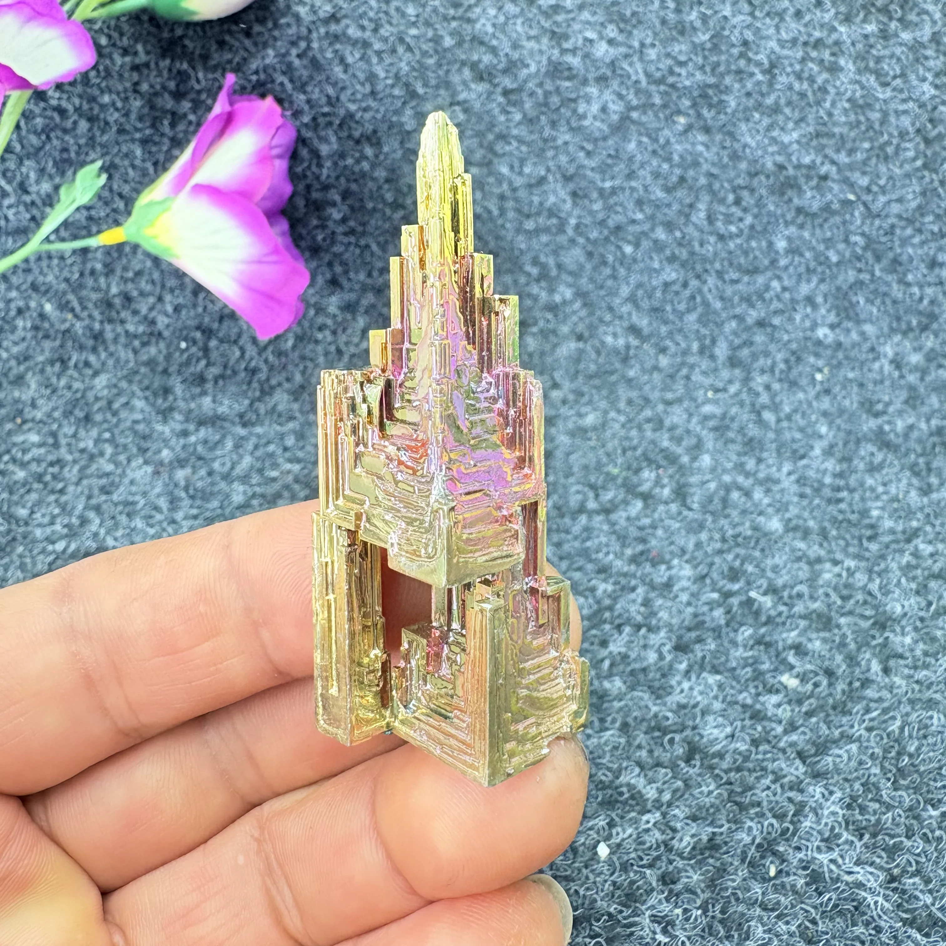 1PC Rainbow Aura Crystal Pyramid Artificial Ore Mineral Green & Purple Metal Home Decor Collectible Specimen
