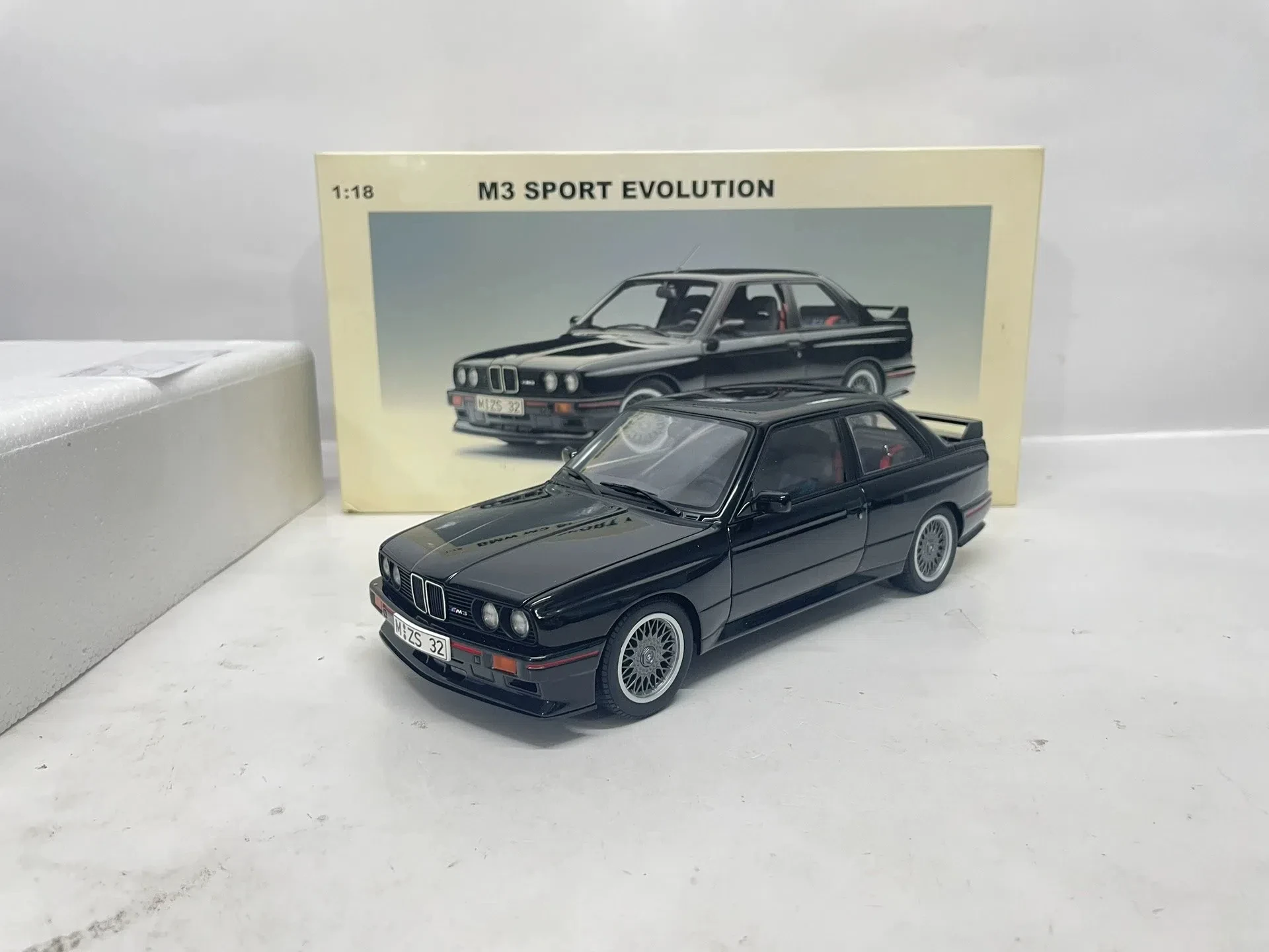 

Autoart 1:18 M3 E30 Sport Evolution Black Simulation Limited Edition All Open Alloy Metal Static Car Model Toy Gift