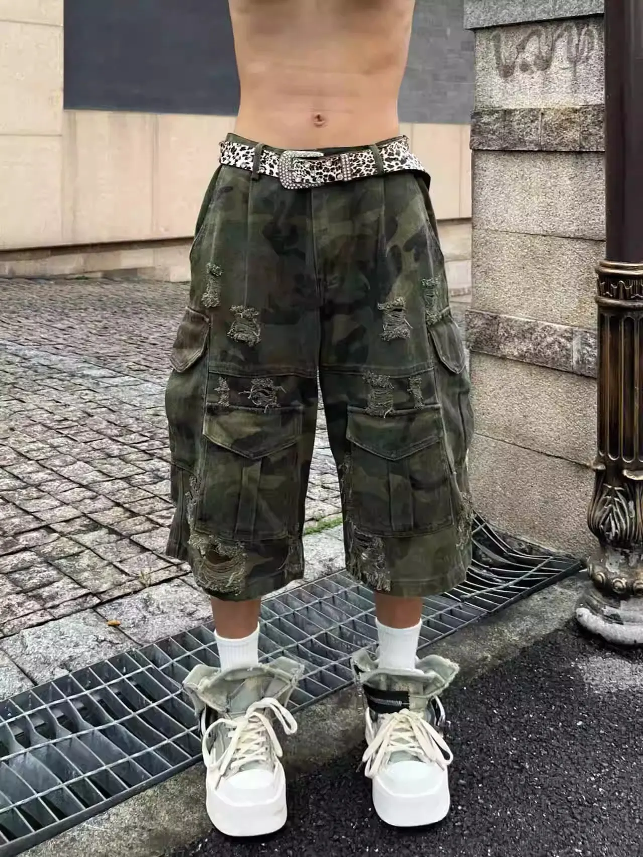 

Американские уличные джинсы-шорты в камуфляжном стиле, свободные, широкие, из денима, для мужчин и женщин, летние, в стиле хип-хоп