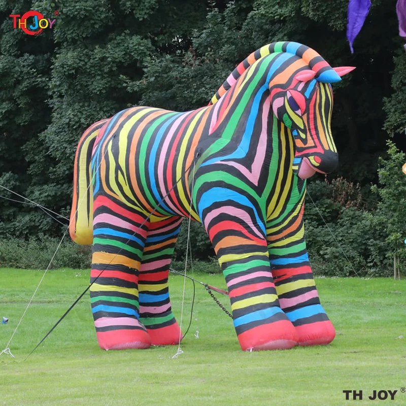 

Надувная фигура зебры-лошади высотой 6 м для праздничных мероприятий и вечеринок