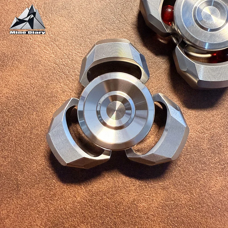 

EDC трехсекционный спиннер из нержавеющей стали, гироскоп для развития скорости реакции, игрушка для концентрации внимания и снятия стресса на рабочем месте