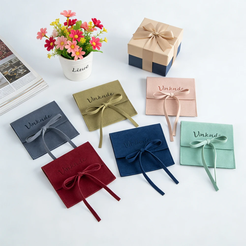 

50 шт./лот персонализированный логотип 6x6 см ювелирные изделия сумка из микрофибры с веревкой кольцо серьги браслет кулон ожерелье органайзер подарочный чехол