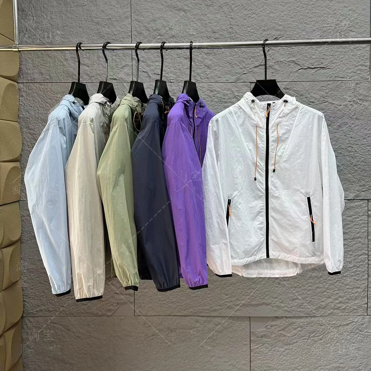 

Lightweight Breathable Couples Outdoor Jaet Spring Summer New Arrival Qui Dry Hooded Sun Protection Coat Stand Fit Lon...