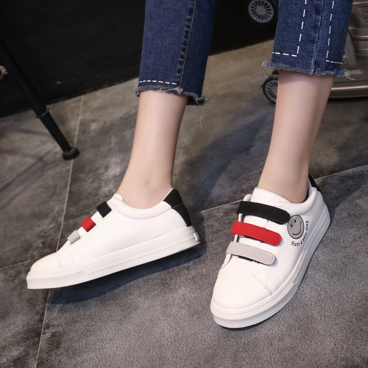 Baskets Confortables et Décontractées pour Femme, Chaussures Plates Respirantes à Semelles Optiques Assorties, Nouvelle Collection Printemps-Automne 2024