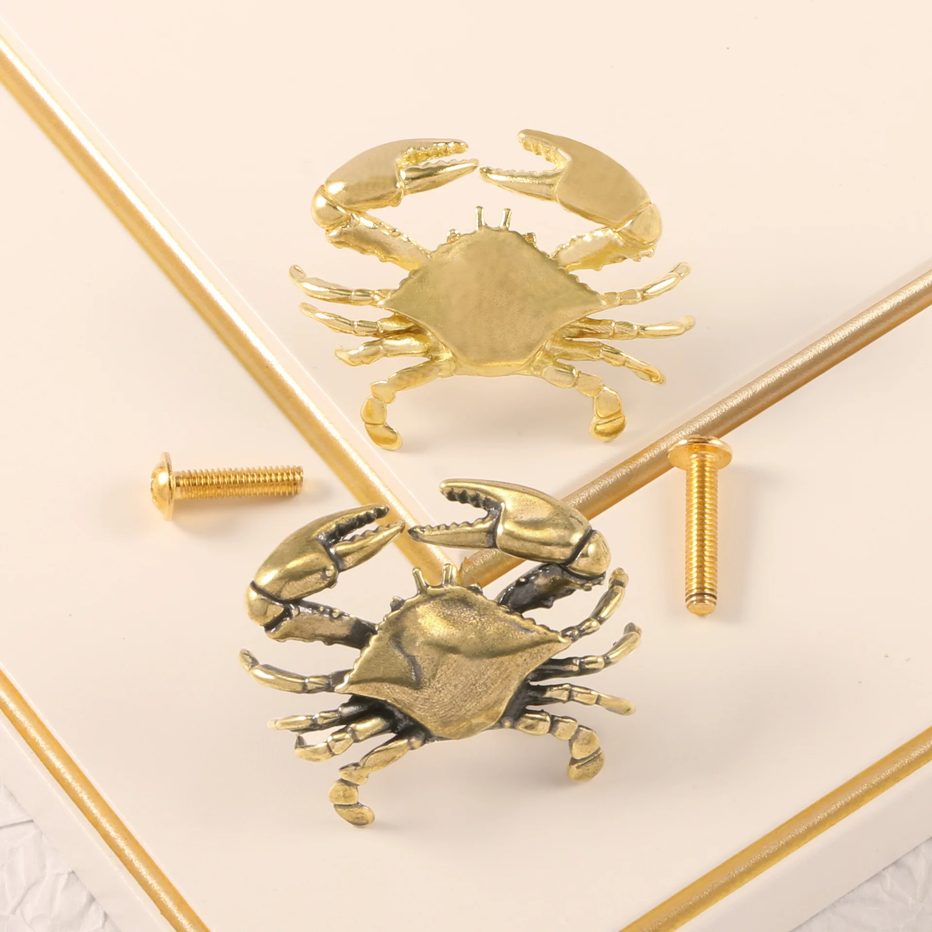 Creative luxury brass door handle, crab animal cabinet door handle, living room drawer handle, children's bedroom handle