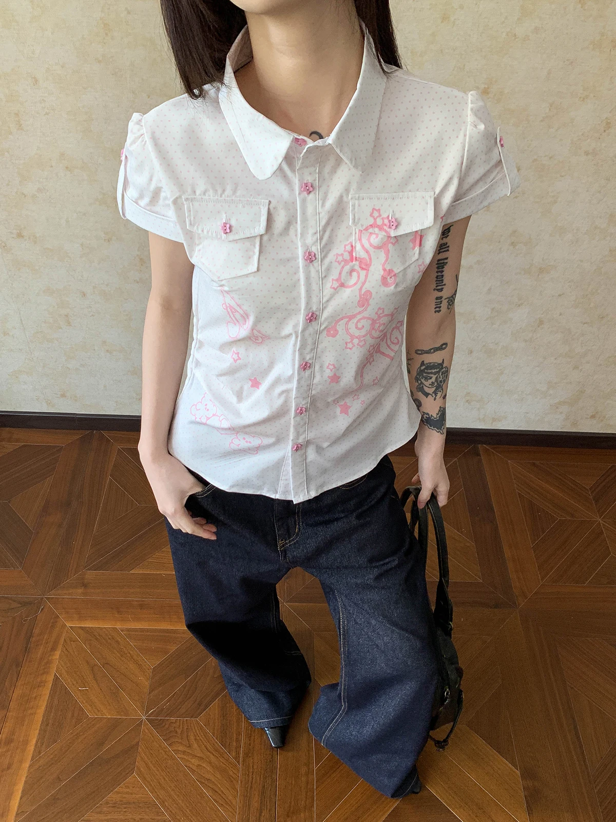 

Apocket Summer Lightweight Graffiti Short Sleeve Shirt Women's Slim Fit Pleated Waist Cinching Sexy Girl Shirt Polyester Fabric