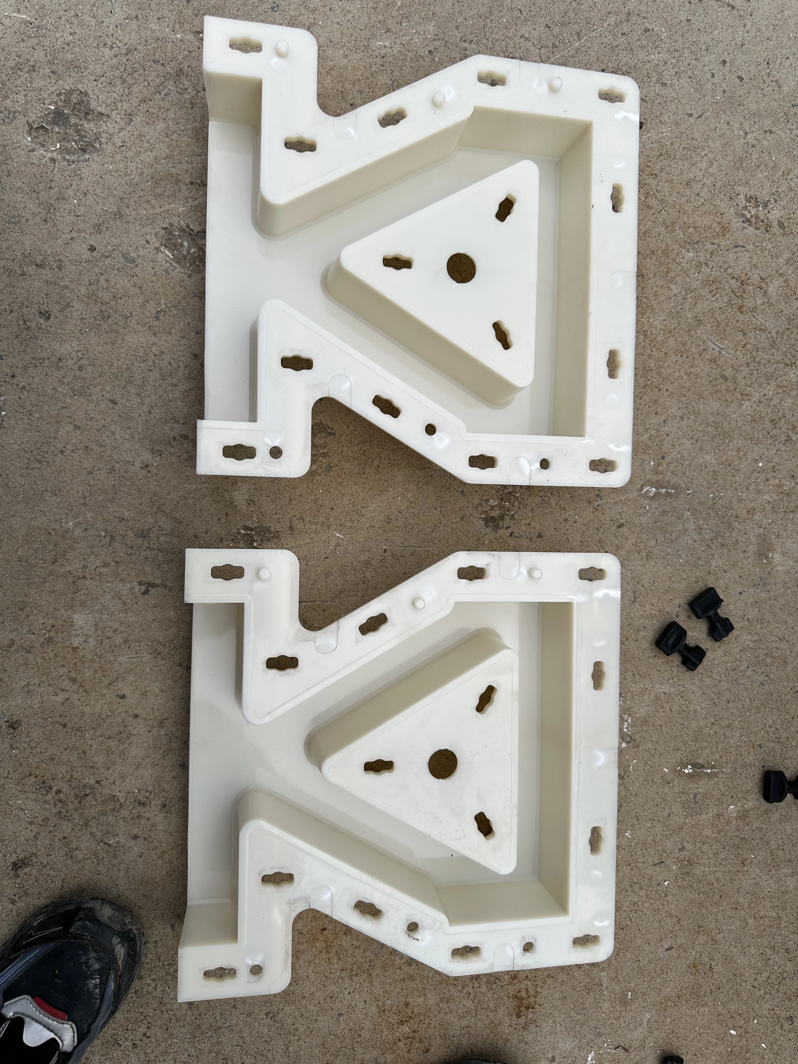 Triangular Hollow Brick Decorative Double-Sided Plastic Mold for Wall Building Cultural Shaped Walls Riverbank Slope Decoration