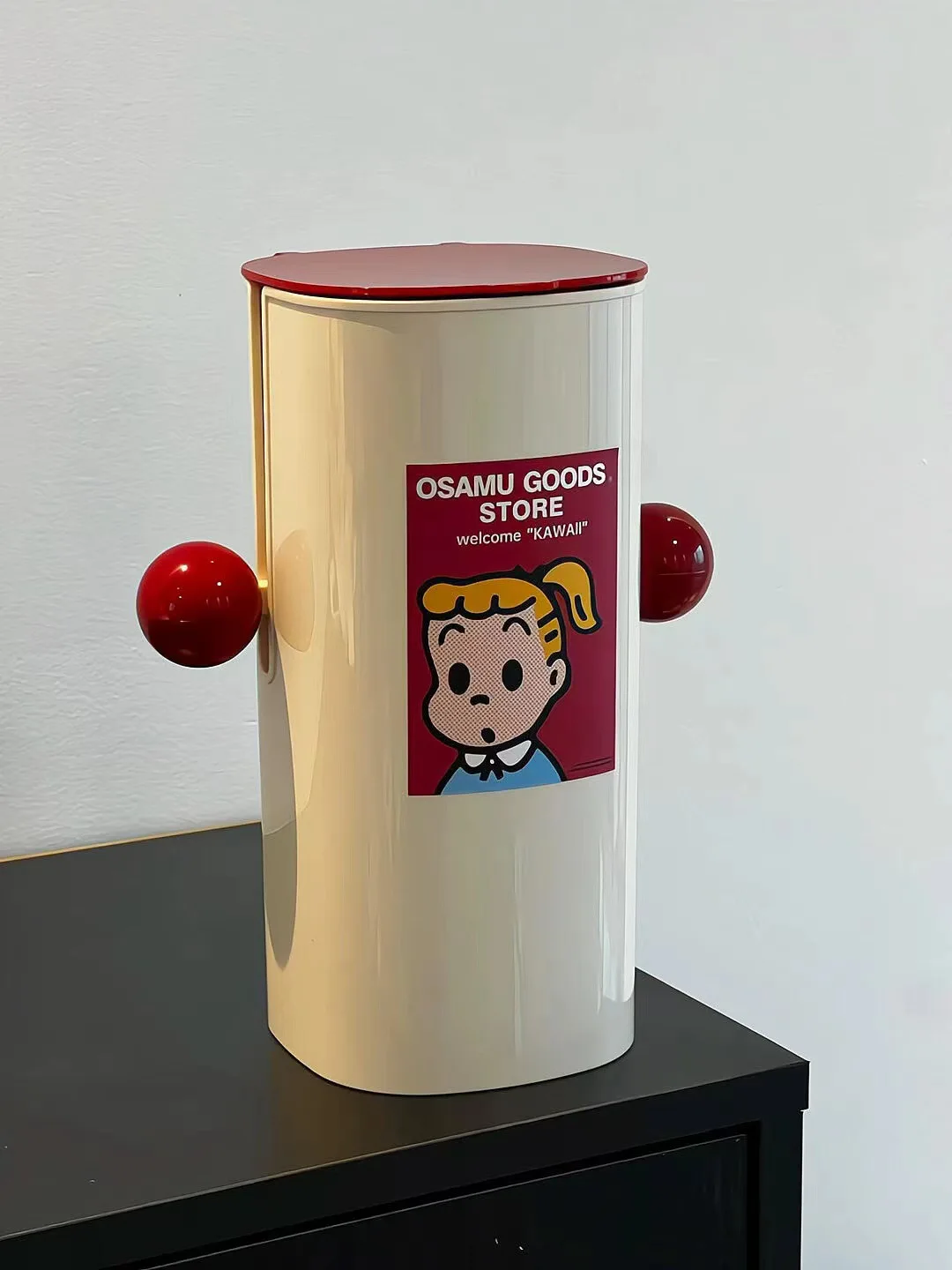 Lifting cosmetic bucket for girls, high-value dustproof makeup brush with cover, dresser storage box, finishing box.