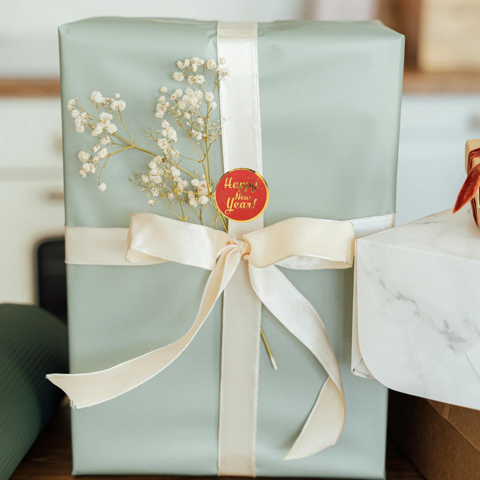 

500Pcs New Year Envelope Stickers Christmas Seal Tags Holiday Present Box Labels Happy Holiday Sticker Seals Greeting Card