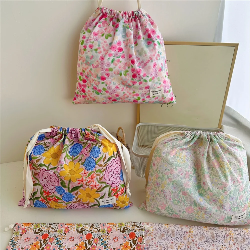 Watercolor-Style Floral Retro Drawstring Storage Bag, A Travel and Portable Storage Bag for Underwear