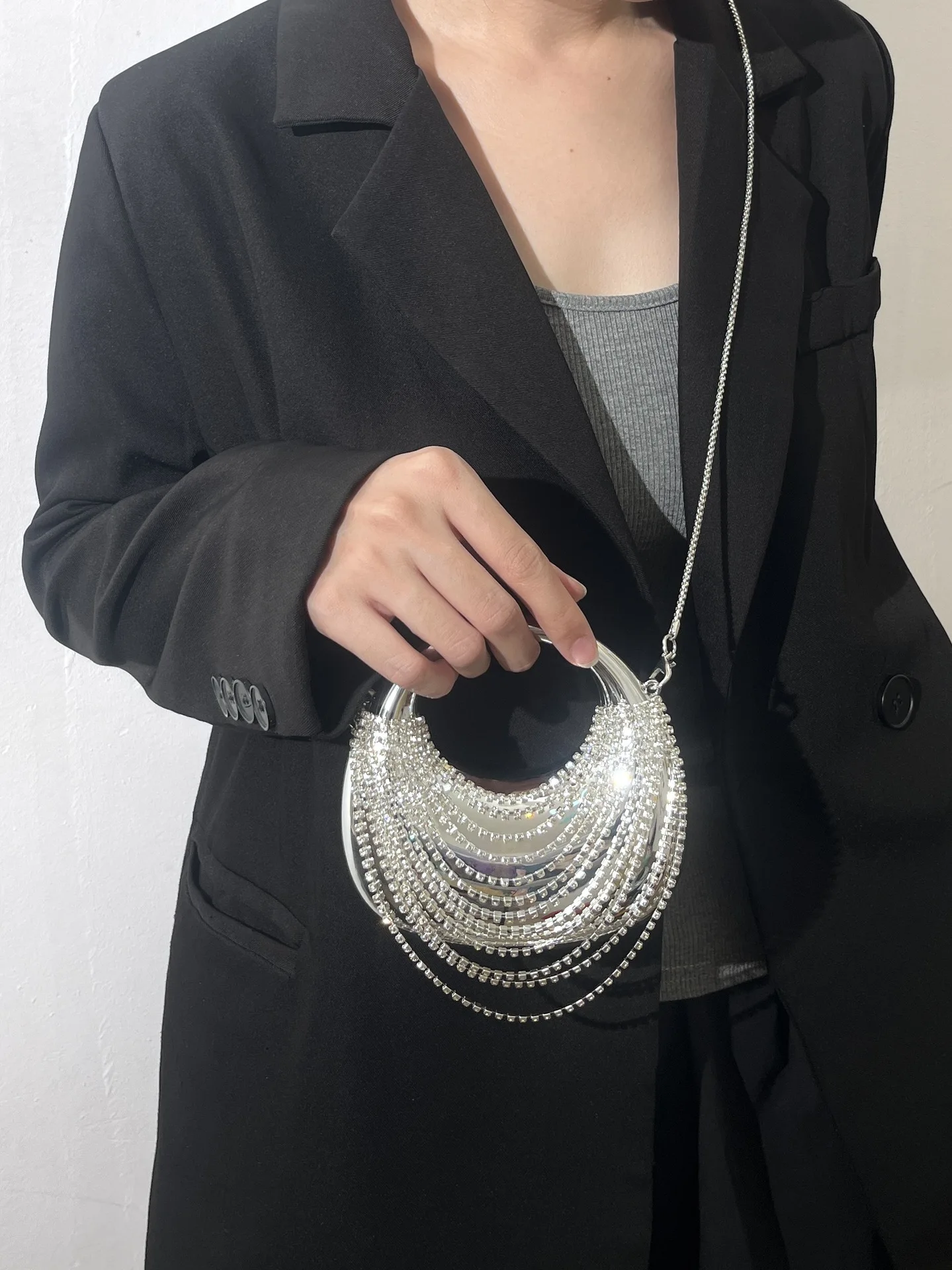 Diamantbesetzte Abendtasche Luxus-Designer-Schultertaschen Lustige Form Party Hochzeit Acryl Glänzende Clutch-Tasche – Detail 5