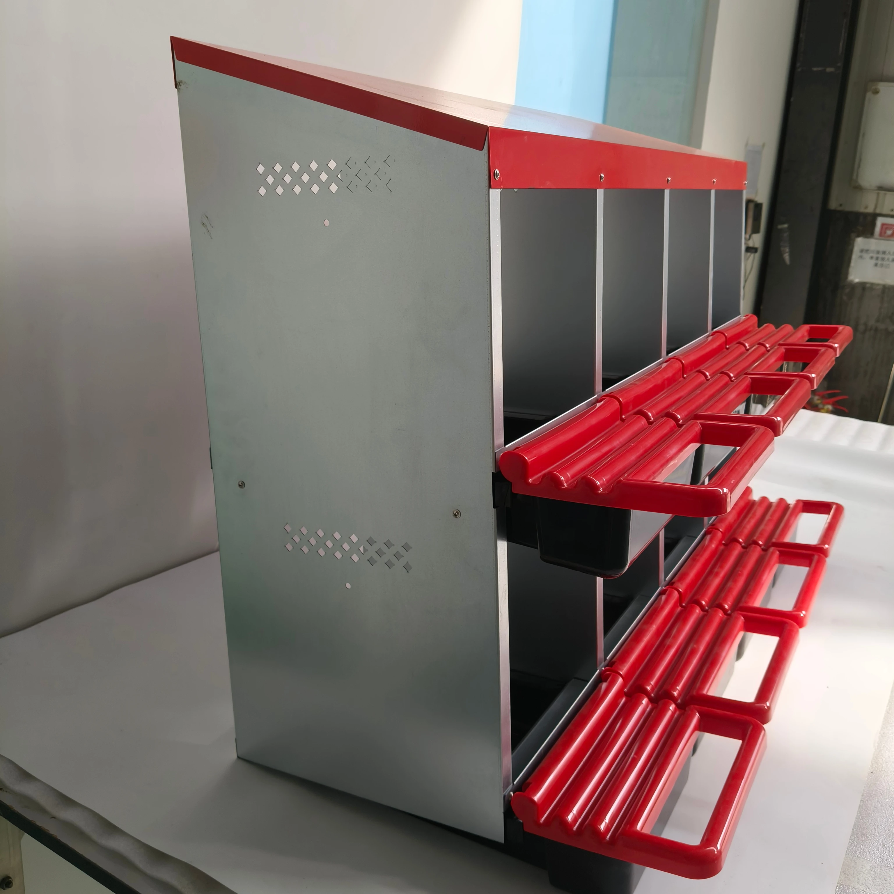 

8 Compartment Wall Mount Chicken Nesting Box for Laying Eggs with Removable Trays