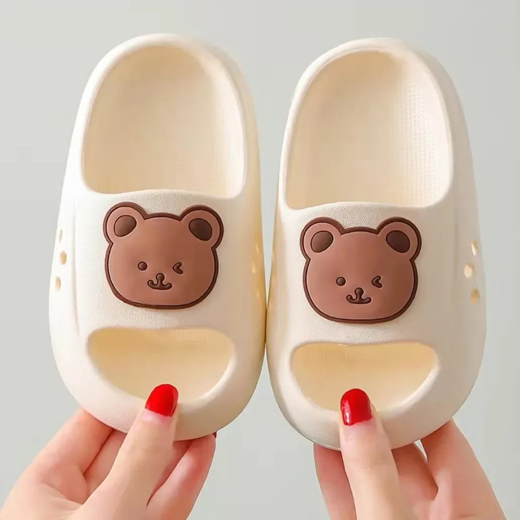 Scarpe da bambino estive sandali per ragazzo ragazze Cartoon Bear bambini pantofole in gomma per bambini scarpe da spiaggia da giardino per la casa