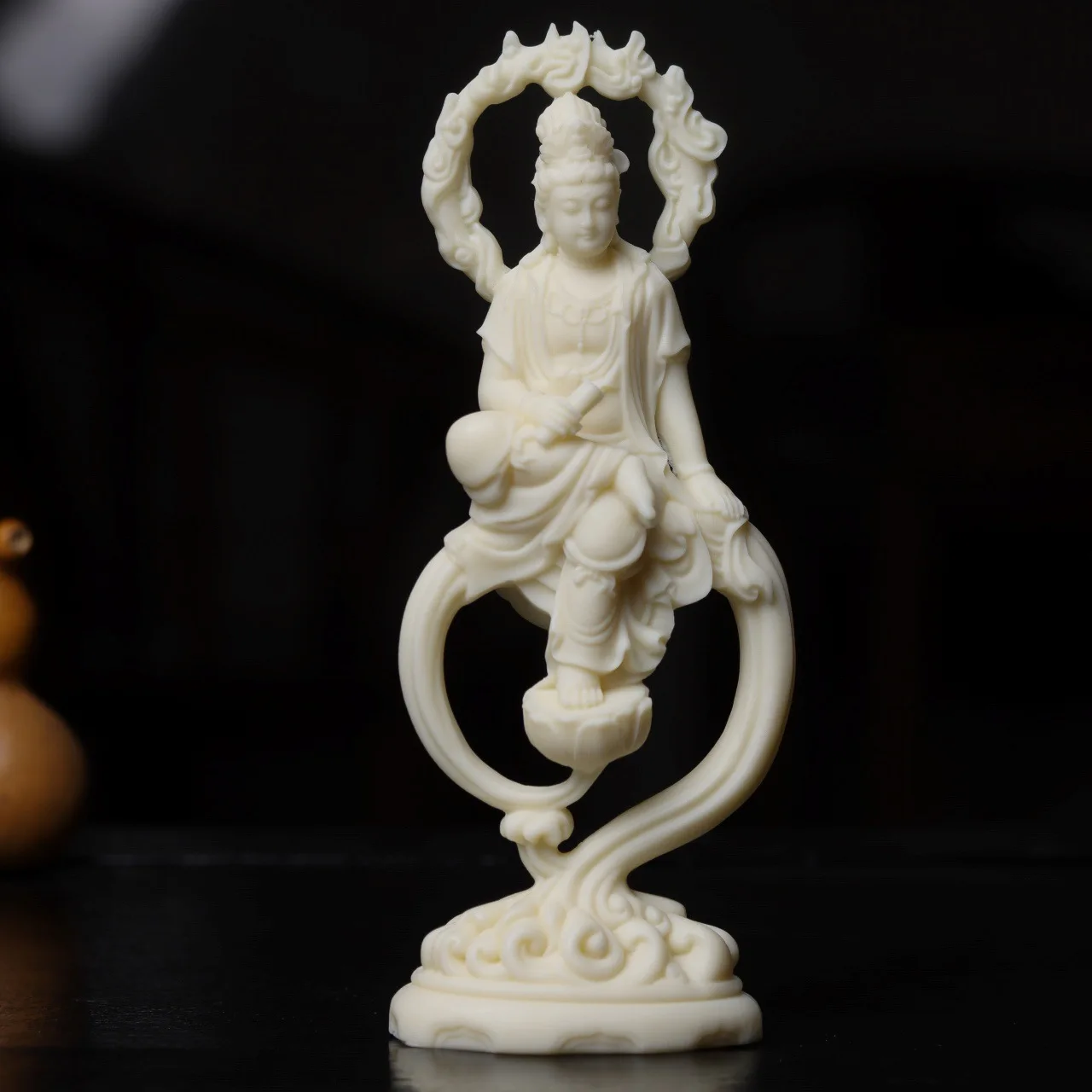 Ivory Nut Carved Free Guanyin Buddha Statue Creative Home Living Room Teahouse Study Room Craft Decor Ornament