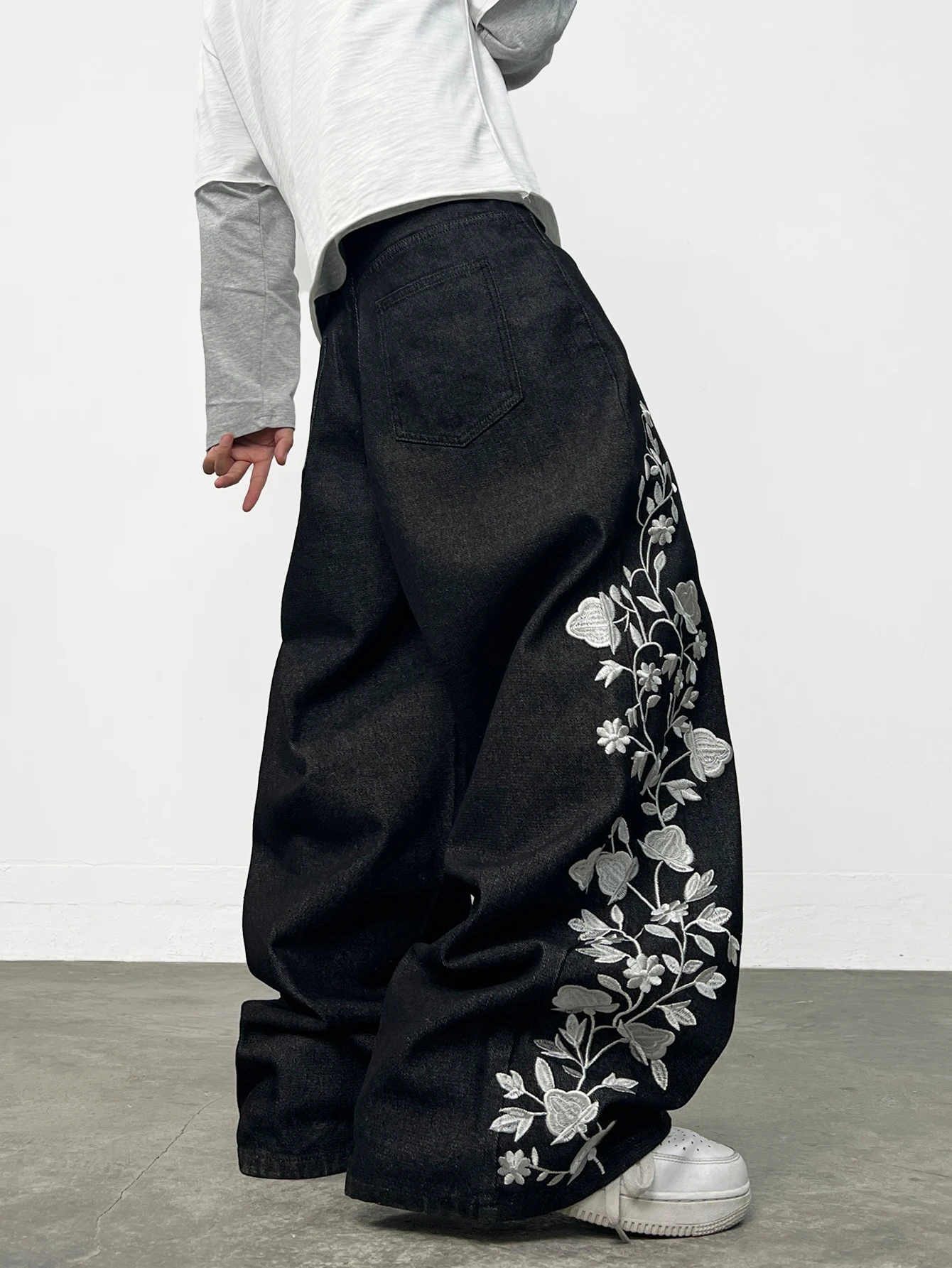 Men's American-Style Floral Embroidered Black Loose Jeans, Y2K Street Fashion Versatile Pants, Suitable For All Seasons
