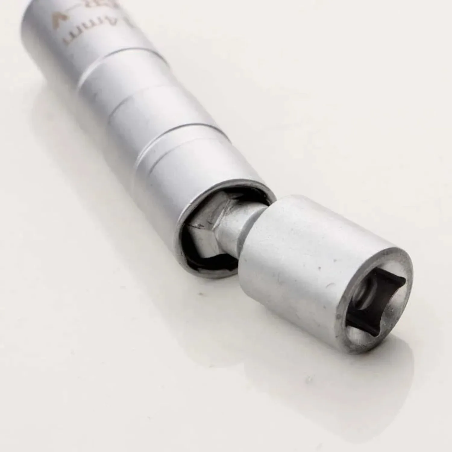 Universal Slim 14/16mm Auto Repair Tools Spark Plug Socket Wrench Magnetic 12 Angle Spark Plug Removal Tool image 6