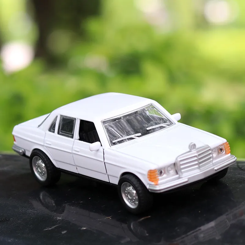 1:36 W123 Oldtimer Simulation Legierung Automodell Zurückziehen Limousine Junge Automodell Kinderspielzeug Ornament Geschenk
