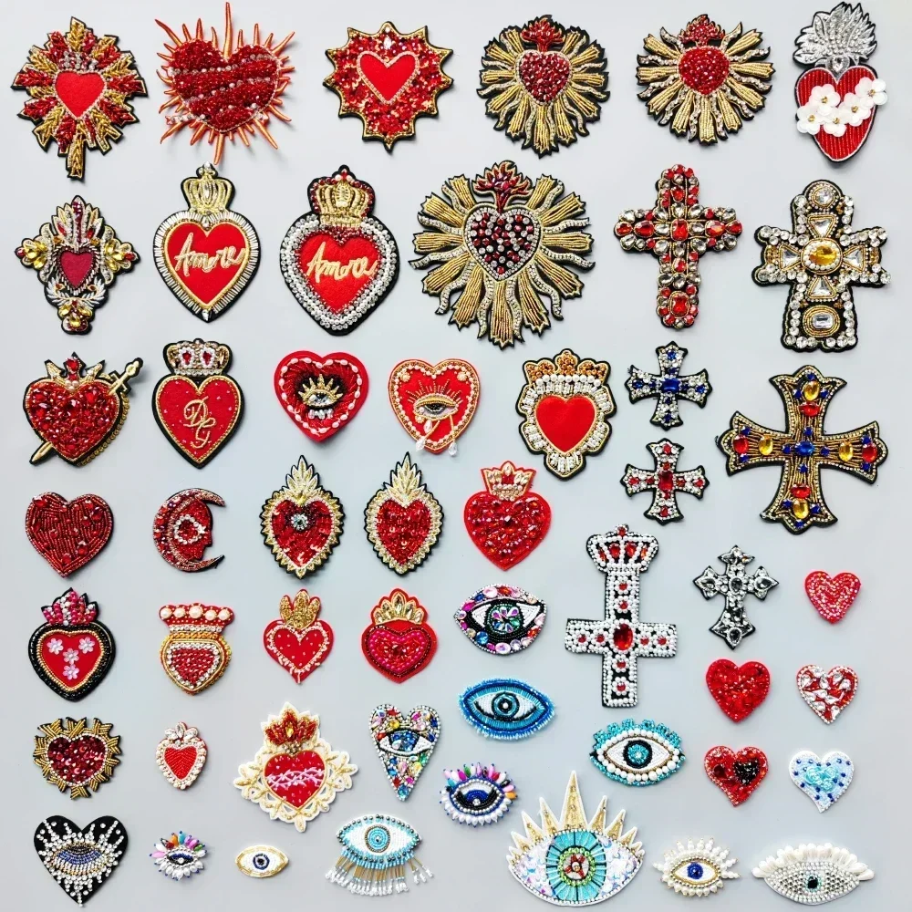 Ricamo paillettes alfabeto perla lettera croce Patch, paillettes cuore perline Eye Patch distintivi Appliques per abbigliamento WF2210252