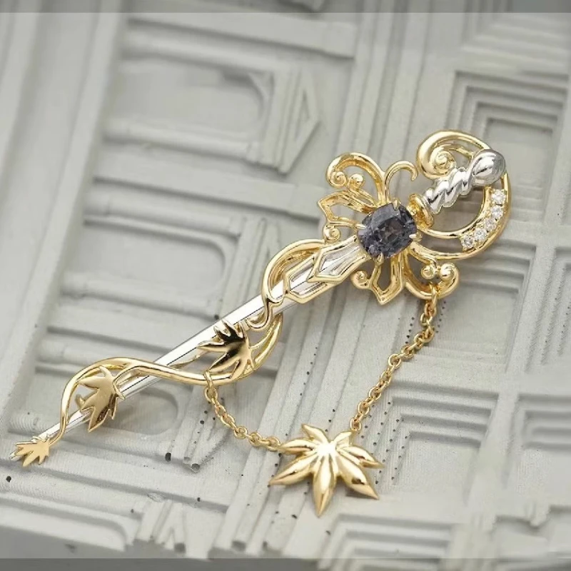 golden-maple-leaf-with-knight's-sabre-brooch-cross