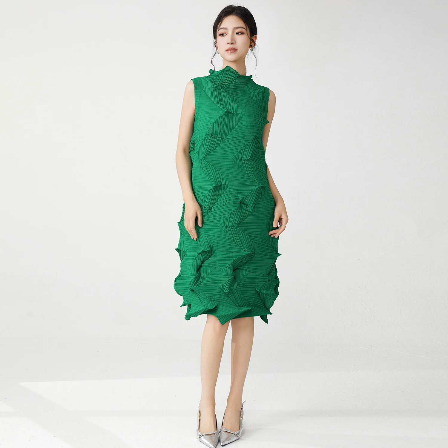 

Pleated Solid Color Skirt 2025 Summer New Dress Temperament Sleeveless Loose Hundred with Medium-length Skirt