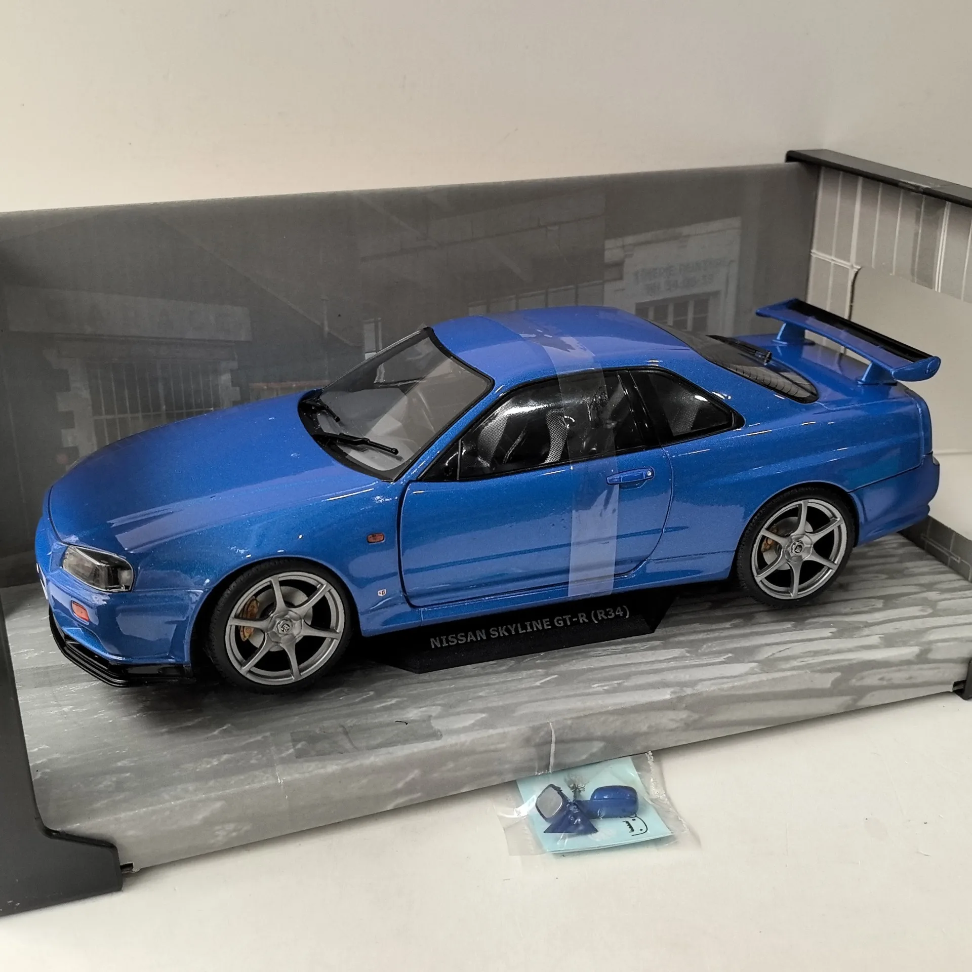 

Diecast SOLIDO 1/18 Scale NISSAN SKYLINE GT-R R34 Nissan Alloy Car Model Collectible Toy Gift Souvenir Display Ornament