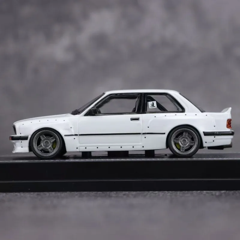 CM Model 1:64 BMW M3 E30 Rocket Rabbit Pearl White  Alloy Die Casting Car Model Collection Model Boy Gift Christmas Gift