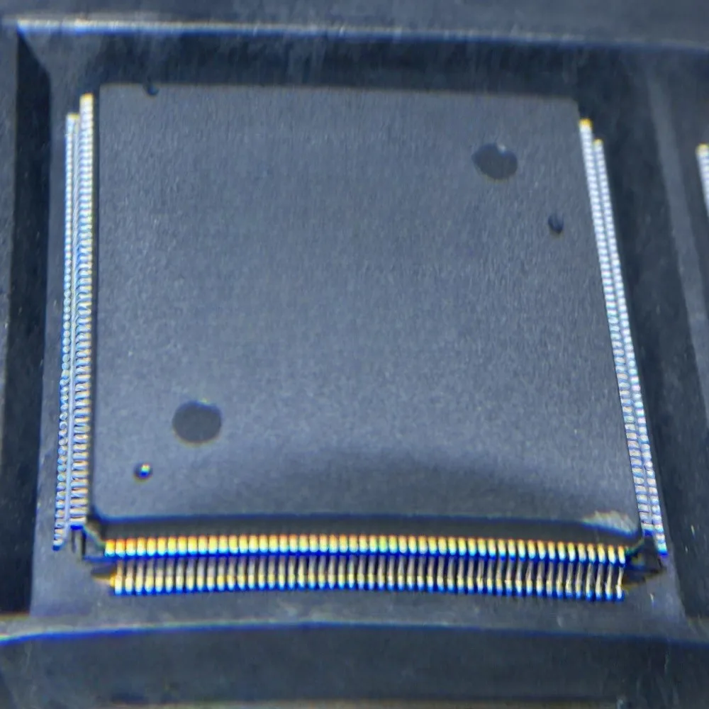 1-100PCS XCS40 XCS40-3PQG208I L9709-AD L9709 H 65ALS180 SN65ALS180DR SN65ALS180D HVD37 SN65HVD37DR