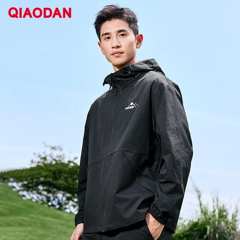 QIAODAN Fashion Woven Hooded Men's Windbreaker 2024 Autumn New Letter Inner Net Windproof Outdoor Casual Jacket XFD33241928